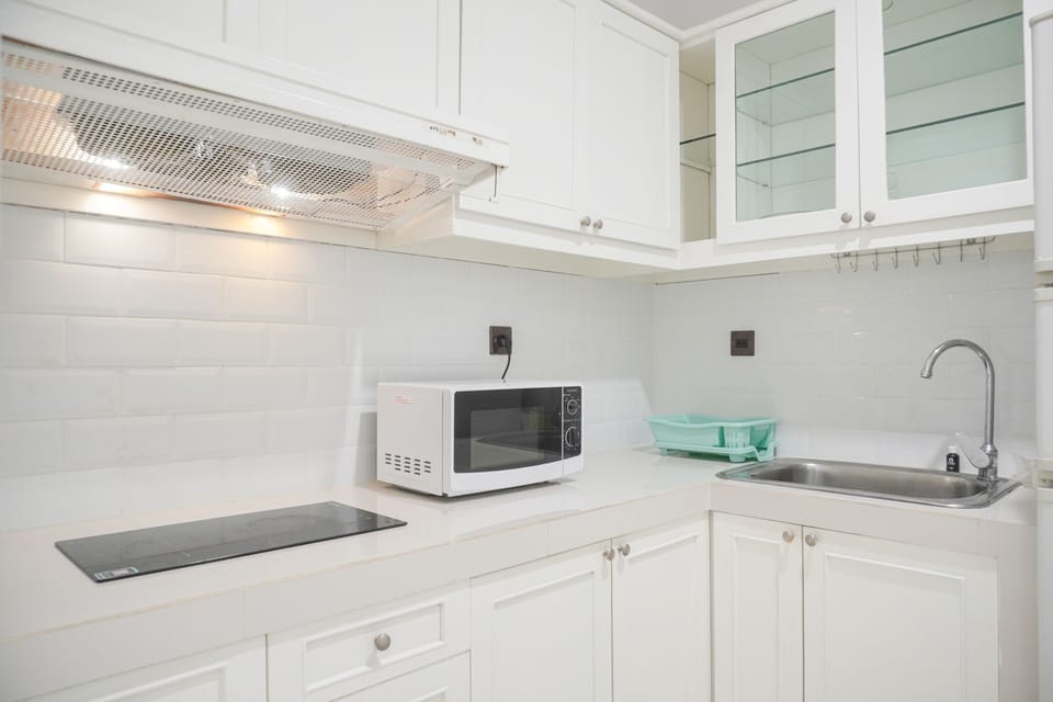 Apartment | Private kitchen | Full-size fridge, stovetop