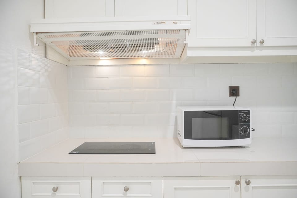 Apartment | Private kitchen | Full-size fridge, stovetop