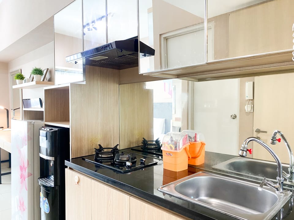 Studio | Private kitchen | Full-size fridge, stovetop