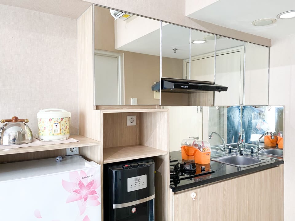 Studio | Private kitchen | Full-size fridge, stovetop
