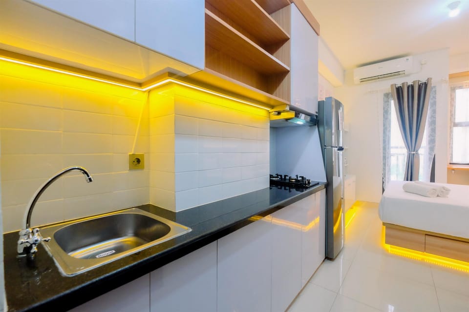 Studio | Private kitchen | Full-size fridge, stovetop