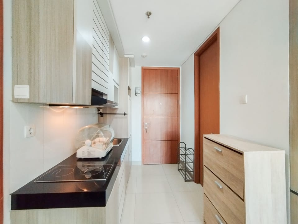 Apartment | Private kitchen | Full-size fridge, stovetop