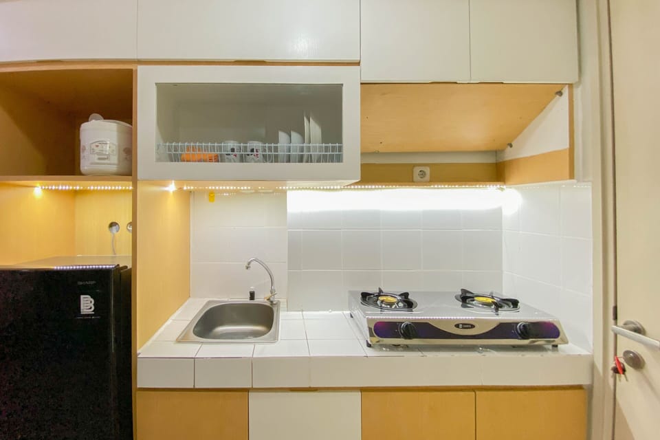 Studio | Private kitchen | Full-size fridge, stovetop