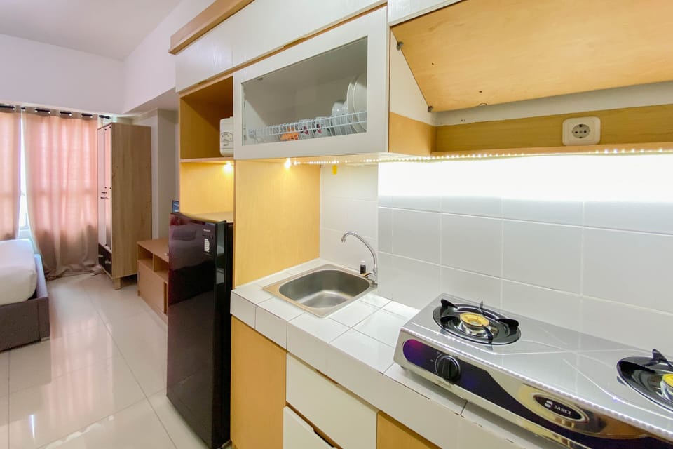Studio | Private kitchen | Full-size fridge, stovetop