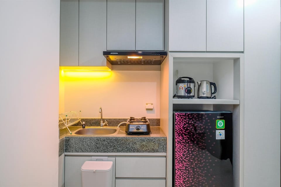 Apartment | Private kitchen | Full-size fridge, stovetop