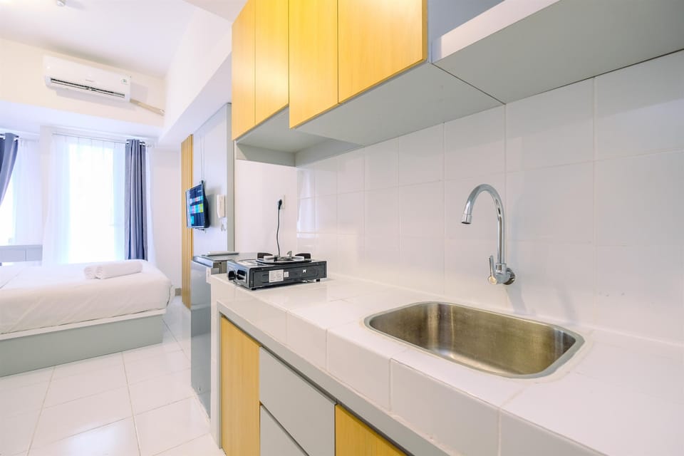 Studio | Private kitchen | Full-size fridge, stovetop