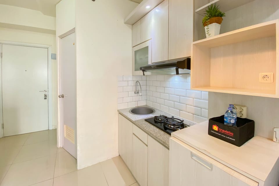 Apartment | Private kitchen | Full-size fridge, stovetop