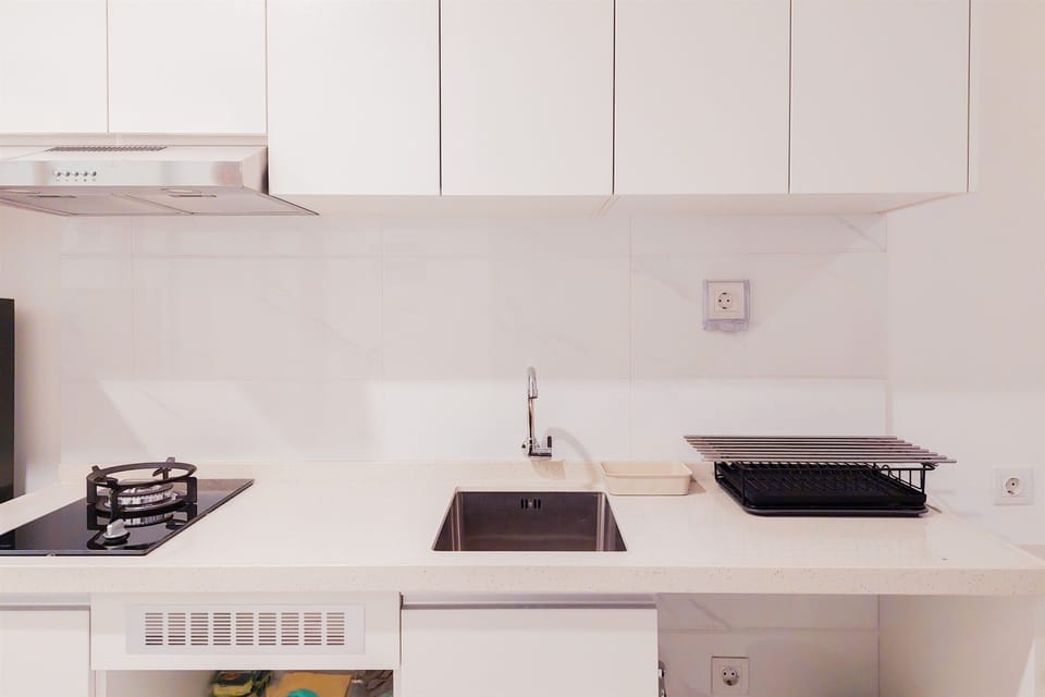 Studio | Private kitchen | Full-size fridge, stovetop