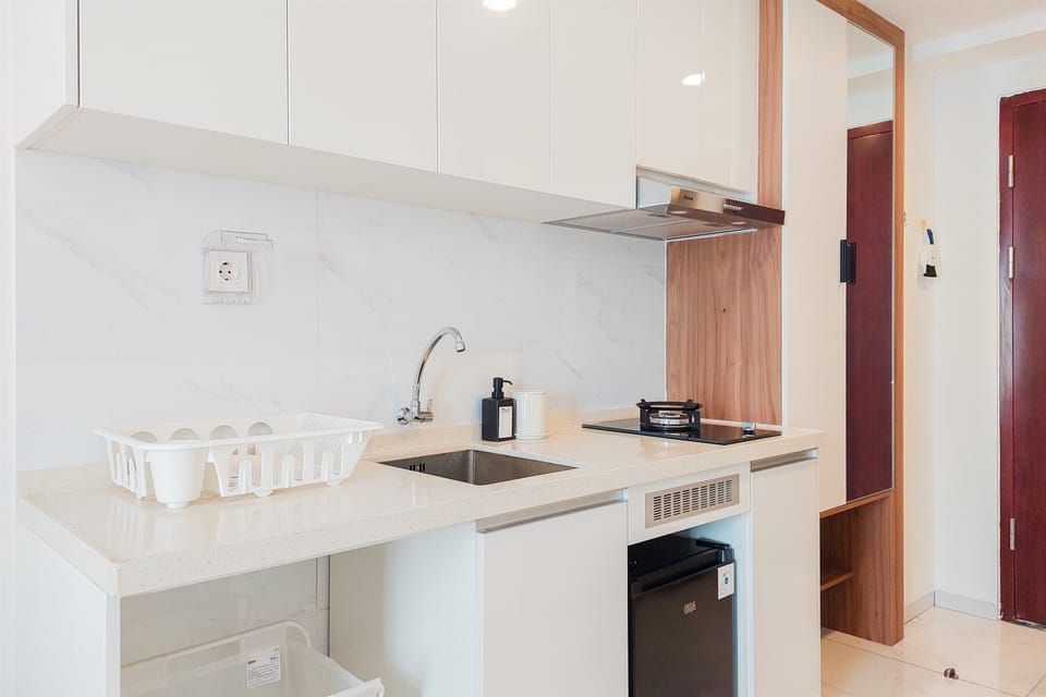 Studio | Private kitchen | Full-size fridge, stovetop