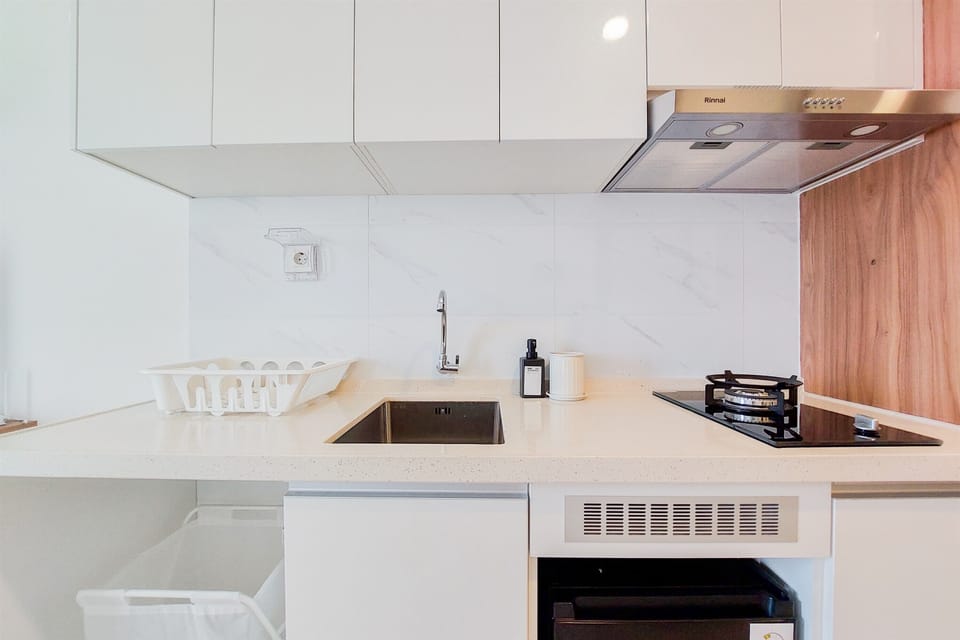 Studio | Private kitchen | Full-size fridge, stovetop