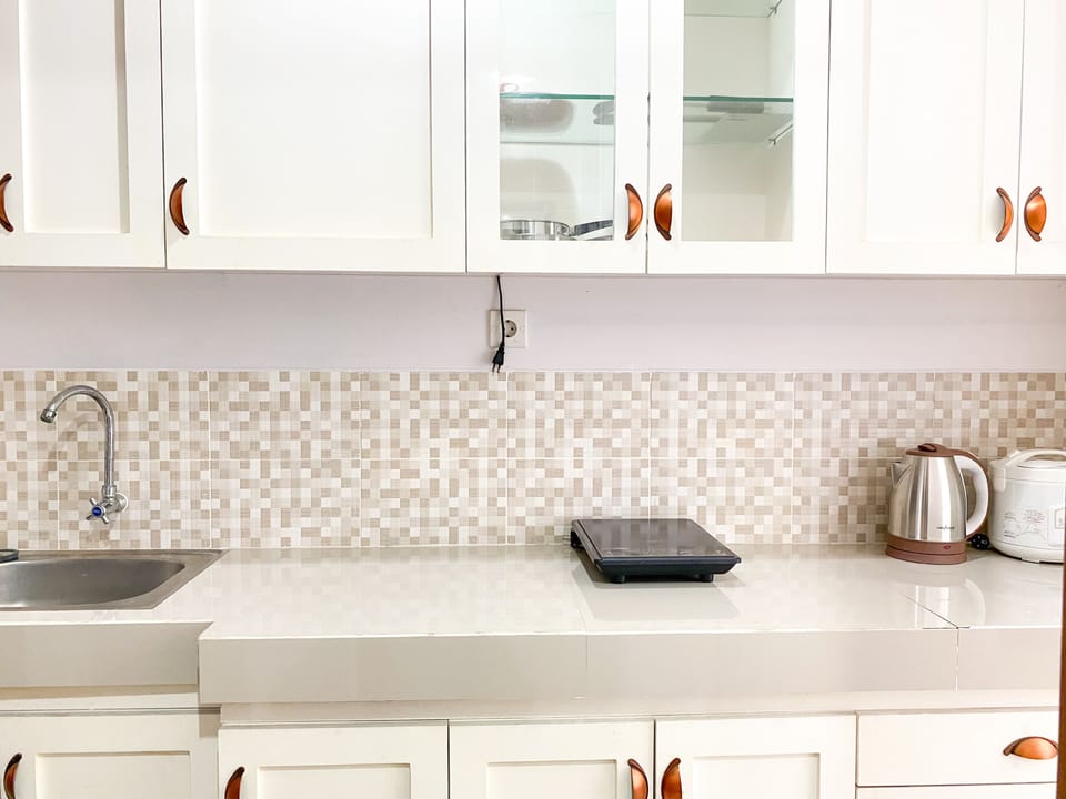 Studio | Private kitchen | Full-size fridge, stovetop