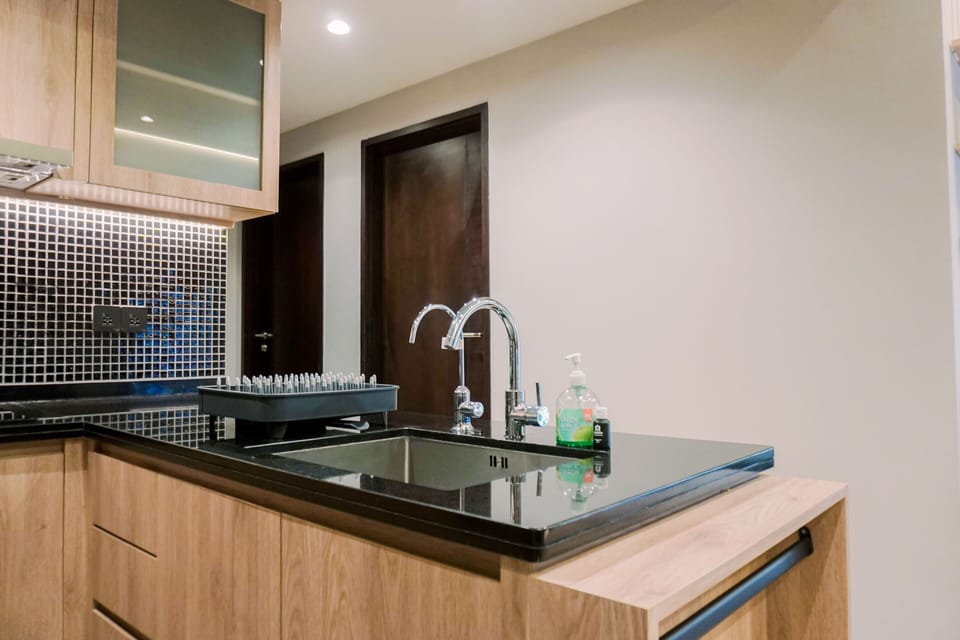 Apartment | Private kitchen | Full-size fridge, stovetop