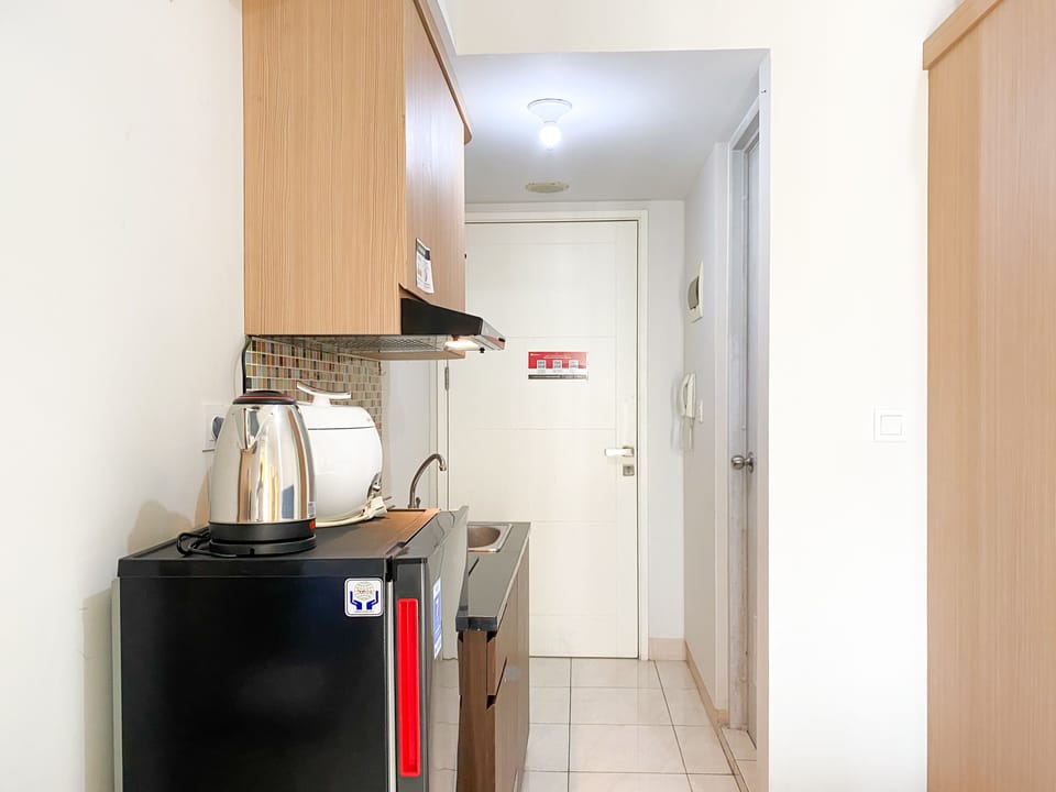 Studio | Private kitchen | Full-size fridge, stovetop
