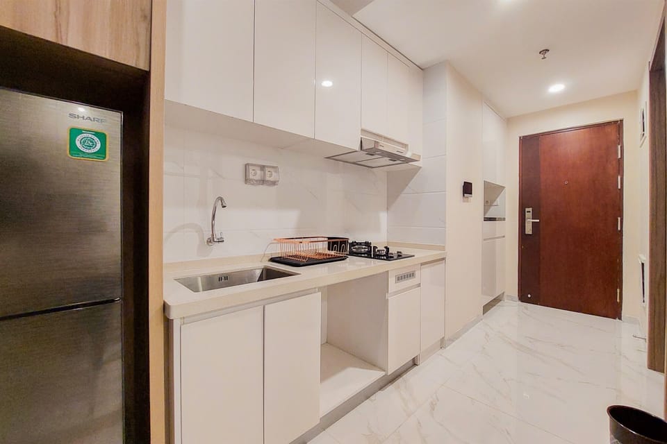 Apartment | Private kitchen | Full-size fridge, stovetop