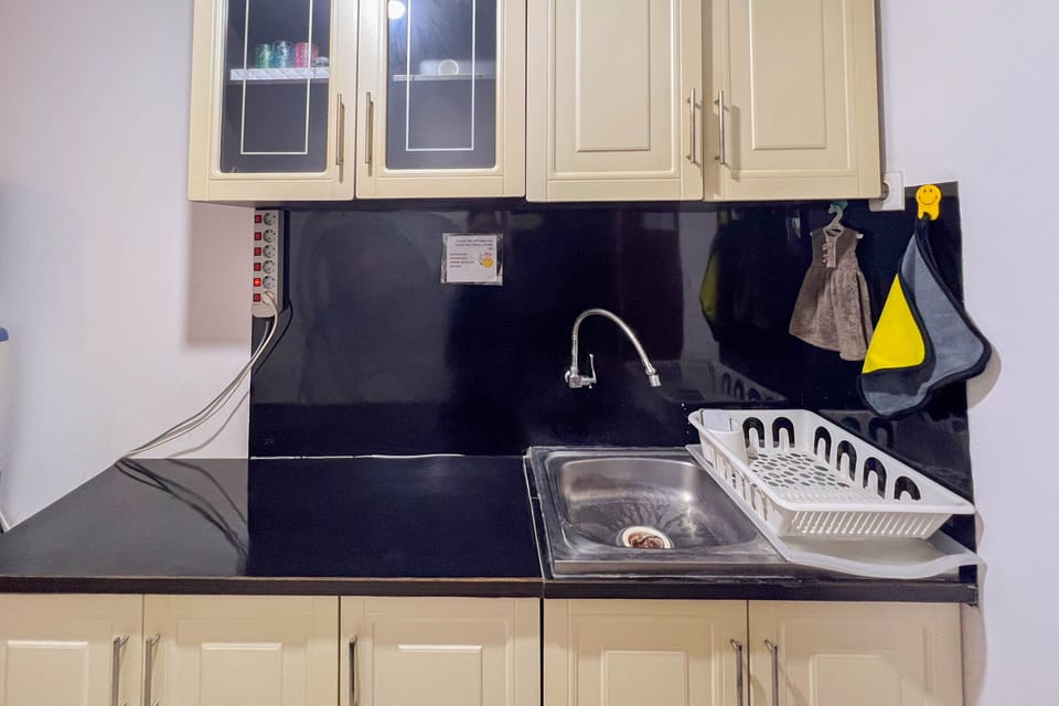 Apartment | Private kitchen | Full-size fridge, stovetop