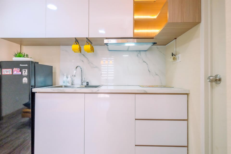 Apartment | Private kitchen | Full-size fridge, stovetop