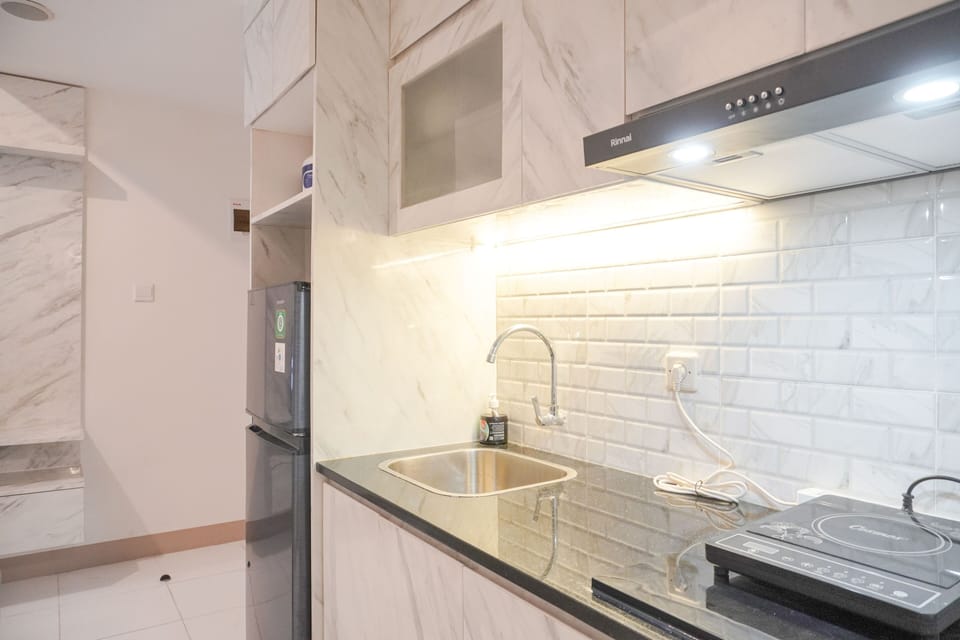 Apartment | Private kitchen | Full-size fridge, stovetop