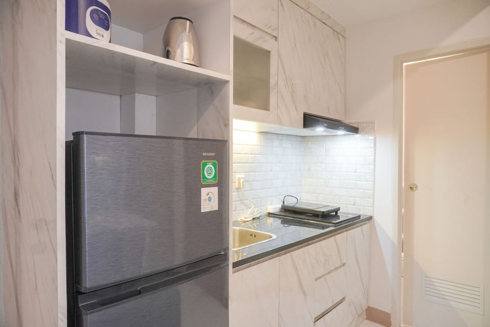Apartment | Private kitchen | Full-size fridge, stovetop