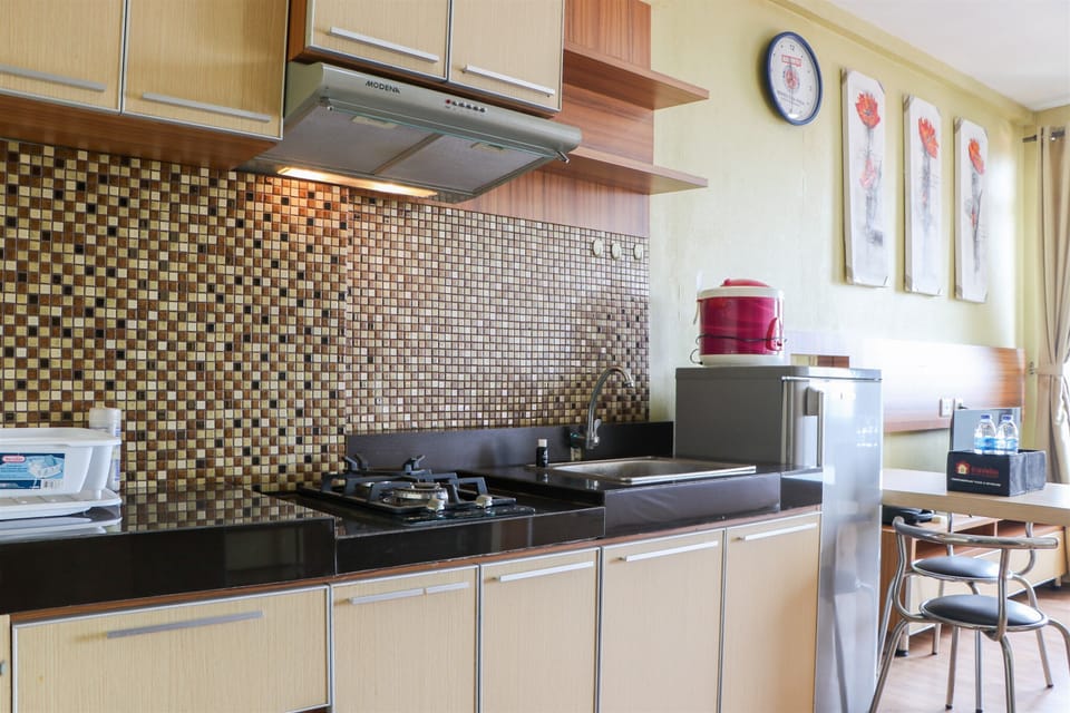 Studio | Private kitchen | Full-size fridge, stovetop