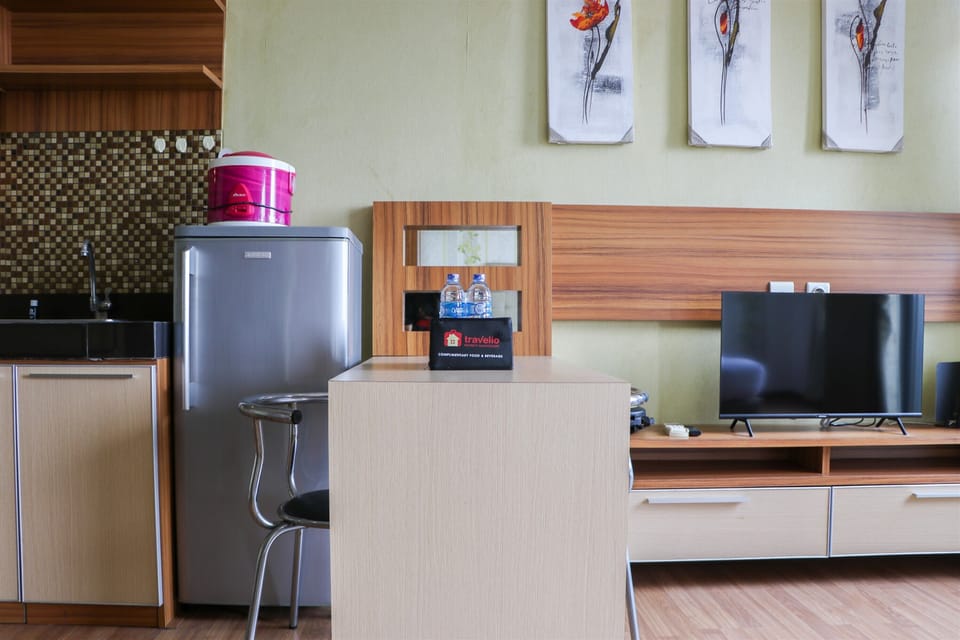 Studio | Private kitchen | Full-size fridge, stovetop