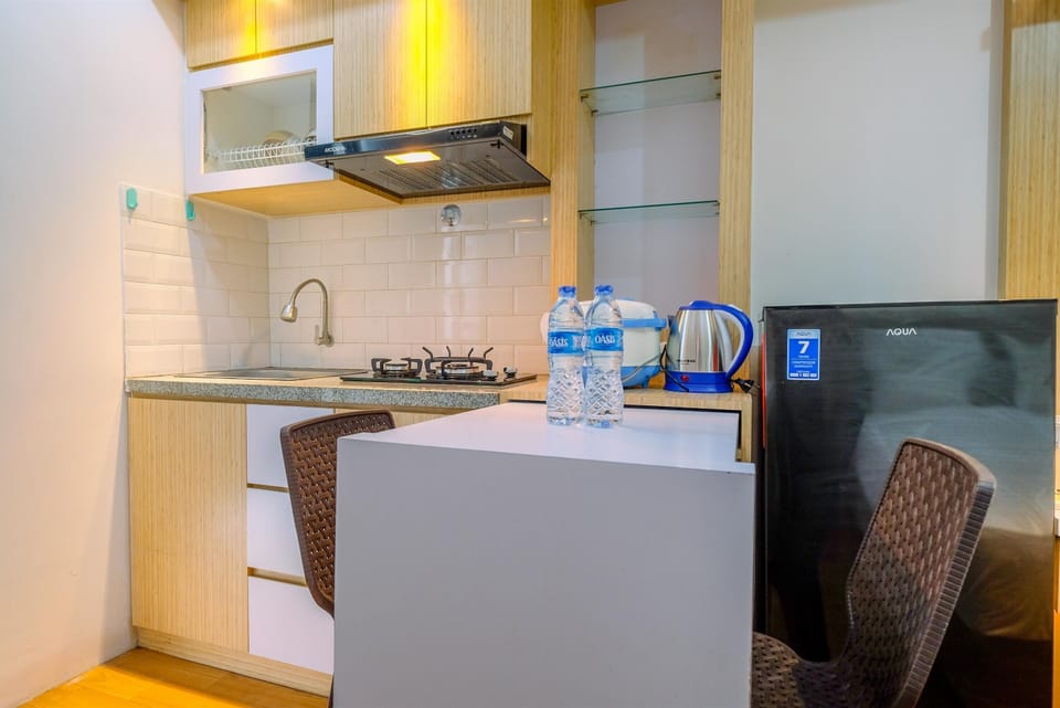 Studio | Private kitchen | Full-size fridge, stovetop