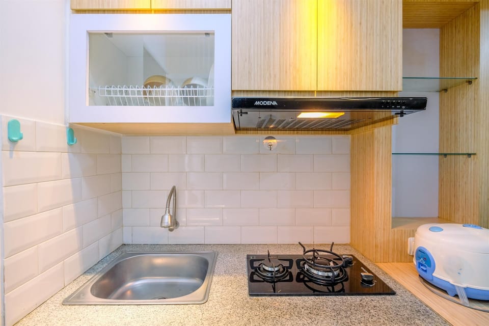 Studio | Private kitchen | Full-size fridge, stovetop