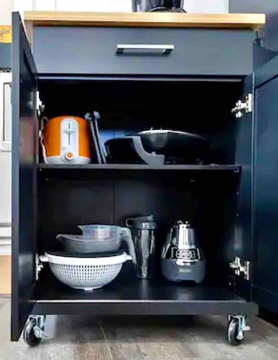 Electric skillet, blender, toaster & kitchen items