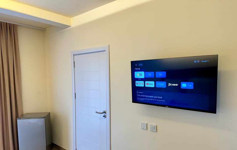 Standard Single Room | In-room safe, cribs (free), bed sheets