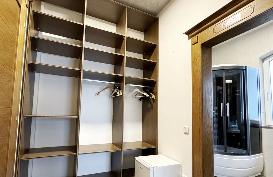 Elite Room, Terrace, Pool View | In-room safe, free cribs/infant beds, bed sheets