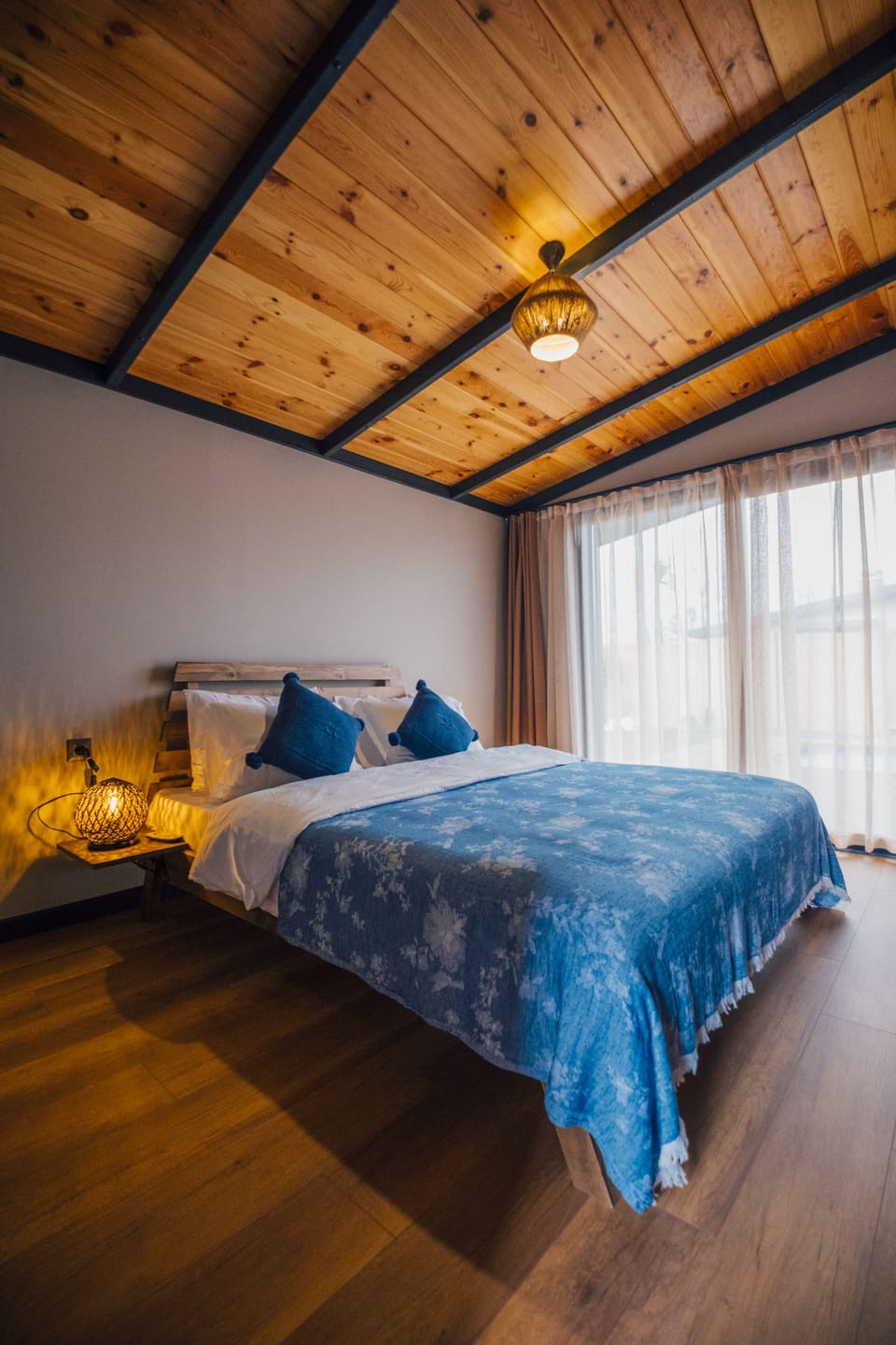 1 bedroom, Egyptian cotton sheets, premium bedding