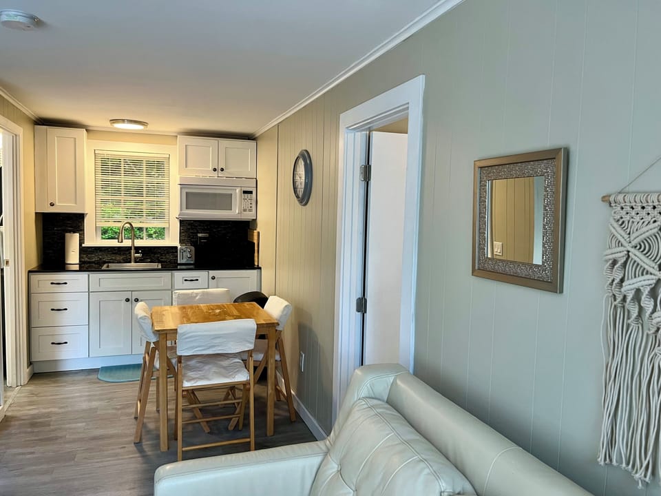 Efficiency 2
Living room
Kitchenette