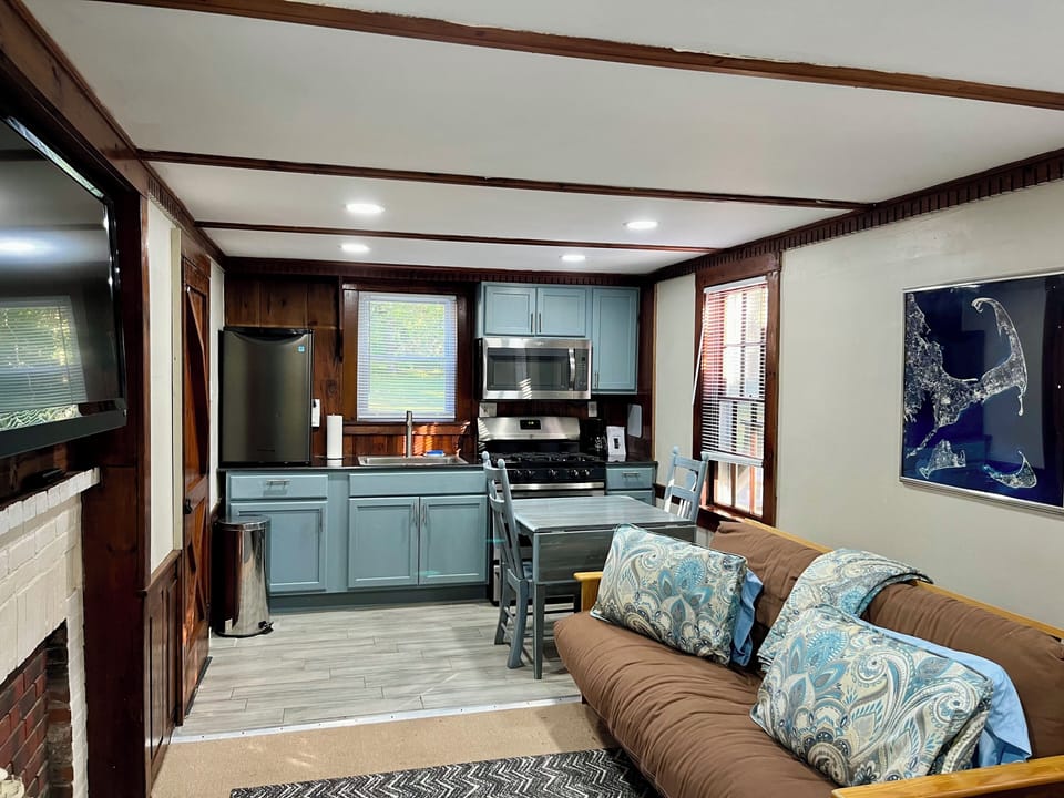 Efficiency 3 full kitchen 
double bed size futon and
a queen bed located on 1st