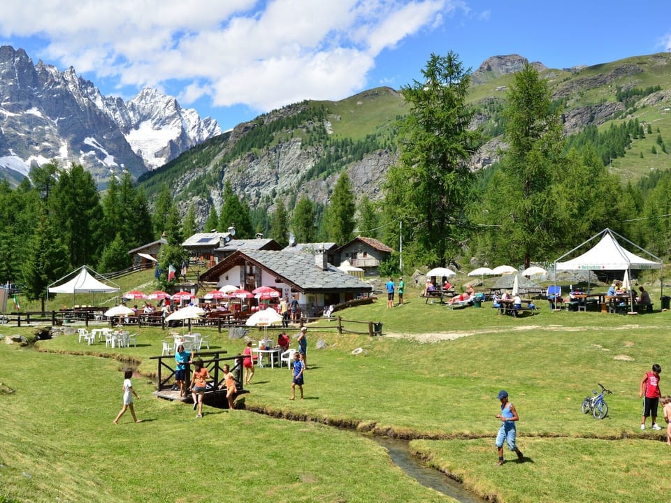 Region [summer] (>5 km)