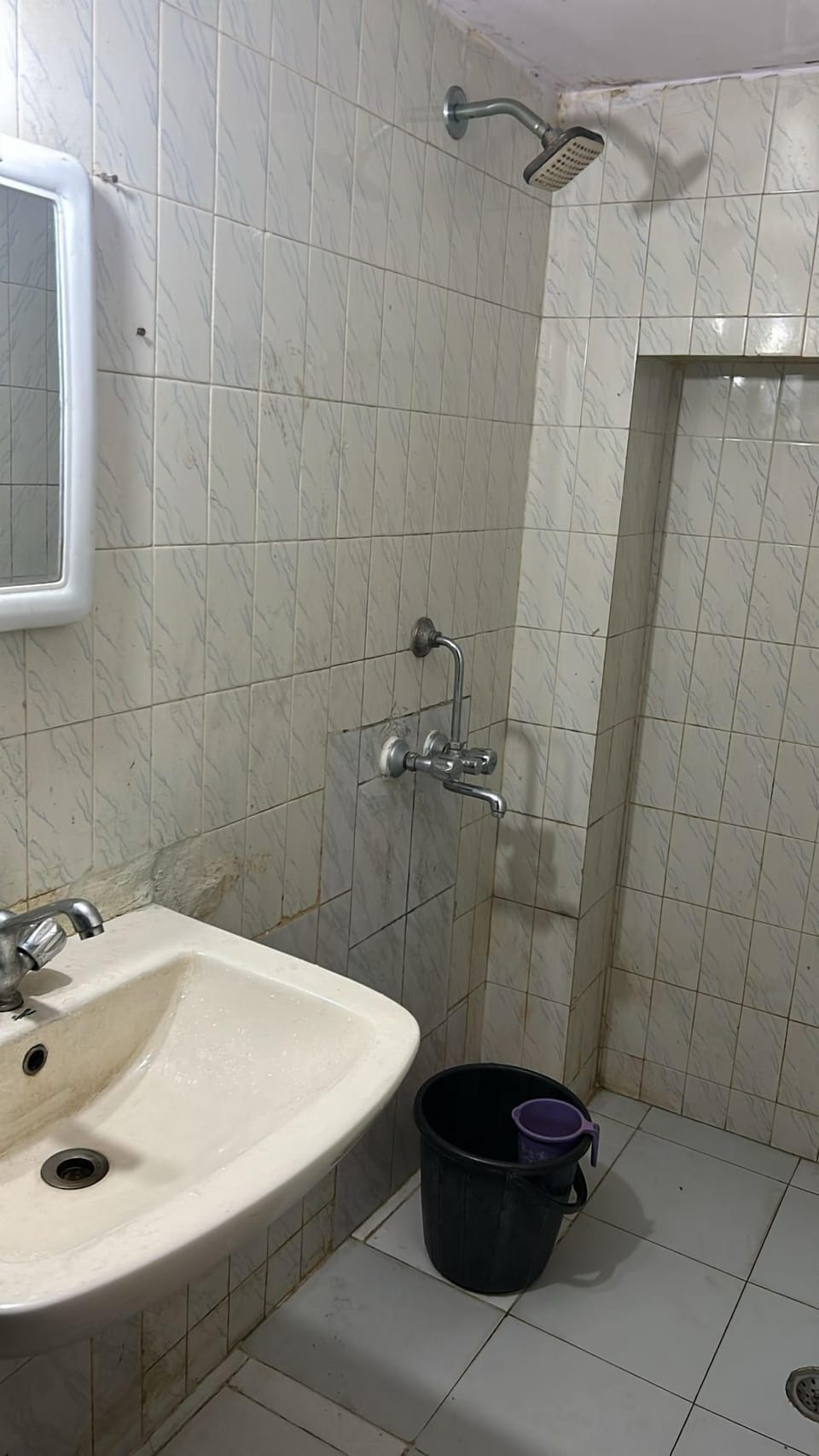 Deluxe Room, 1 King Bed | Bathroom | Shower, towels, soap