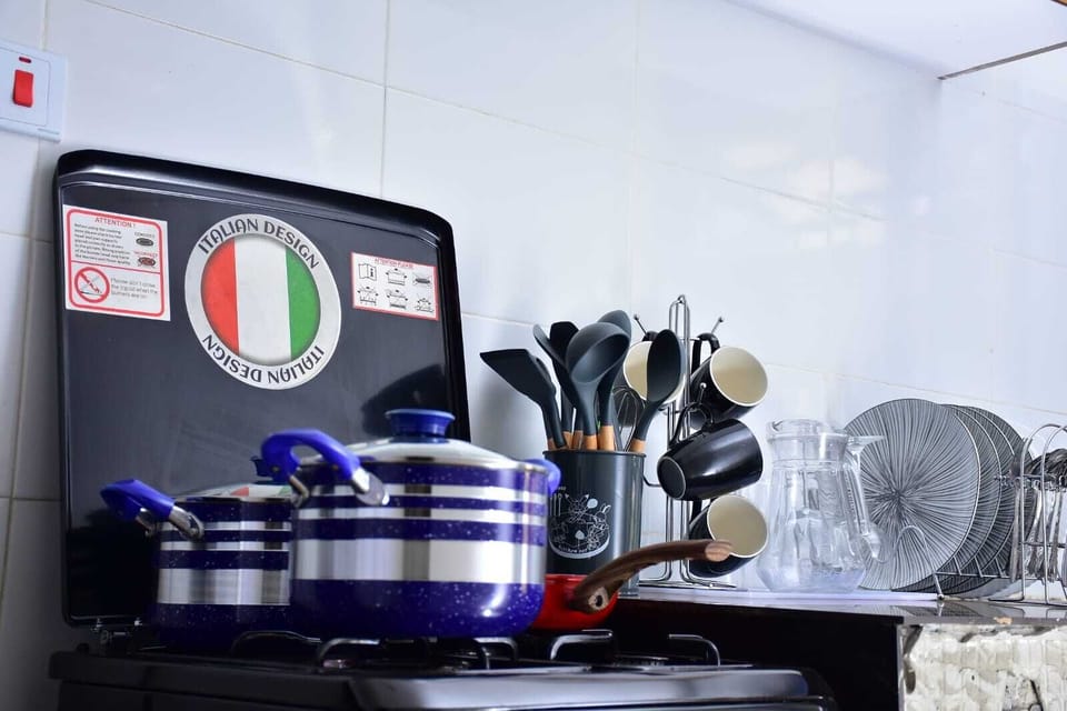 City Apartment | Private kitchen | Fridge, microwave, cookware/dishes/utensils