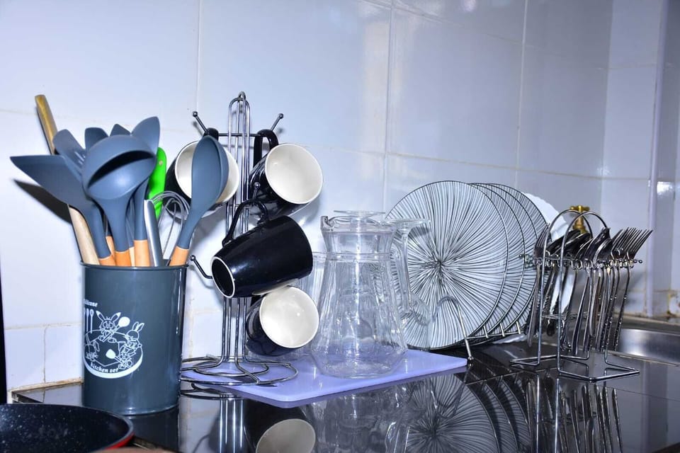 City Apartment | Private kitchen | Fridge, microwave, cookware/dishes/utensils