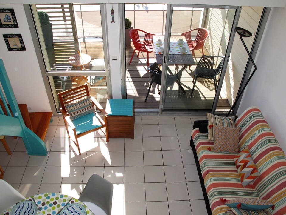 Property, Furniture, Building, Blue, Window, Chair, Interior Design, Architecture, Living Room, Floor