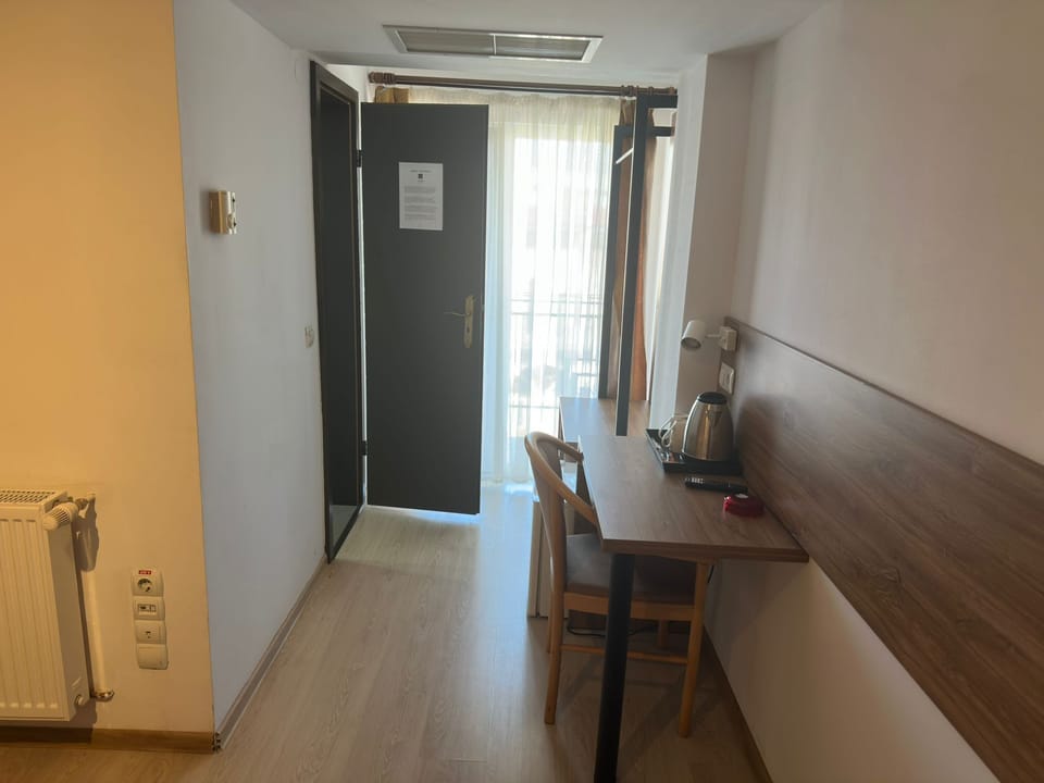 Classic Double Room | Minibar, free WiFi, bed sheets