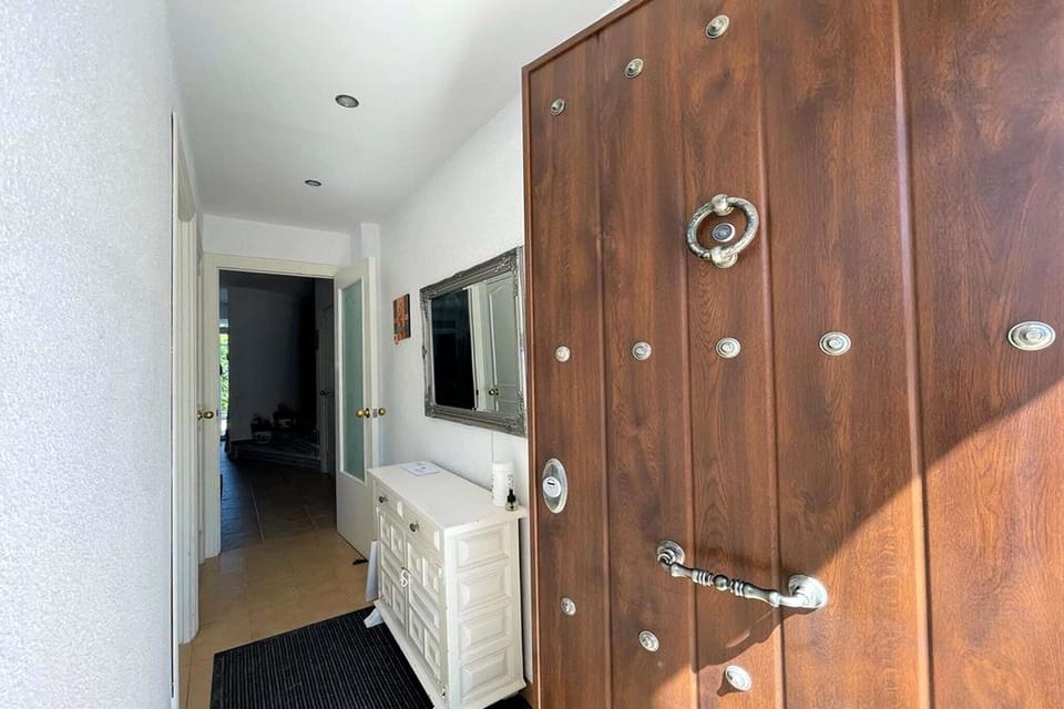Entrance / Reception