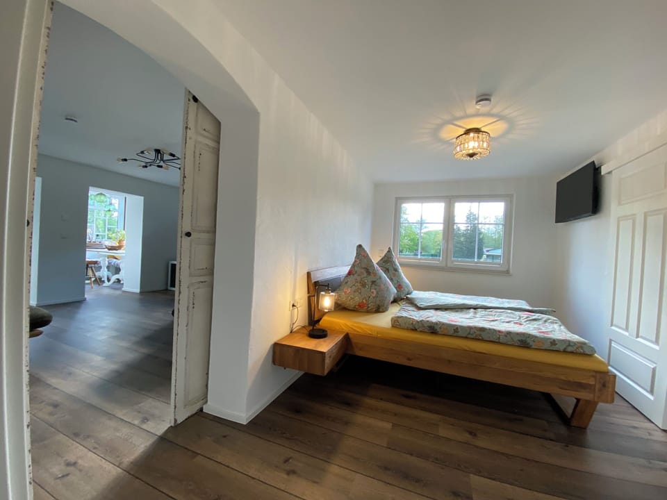 Veranda | In-room safe, individually decorated, individually furnished