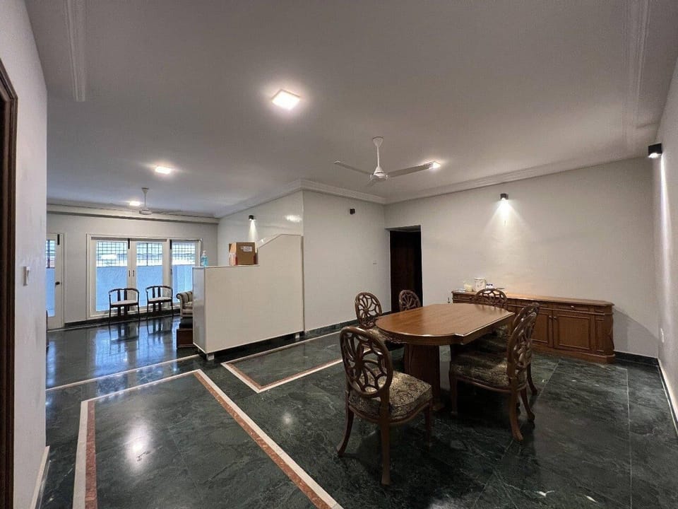 Deluxe Double Room | Living area