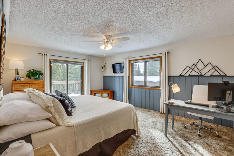 Enjoy Deck + Mtn Views: Grand Lake Retreat! Cottage in Rocky Mountain National Park