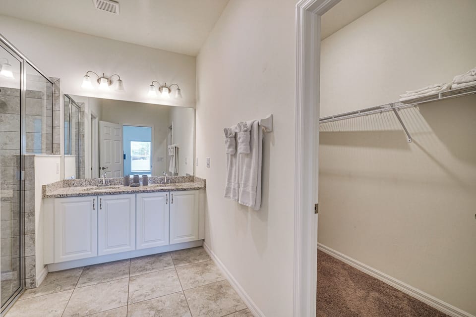 Dog-friendly Home w/ Screened Porch in Cape Coral! Cottage in Cape Coral