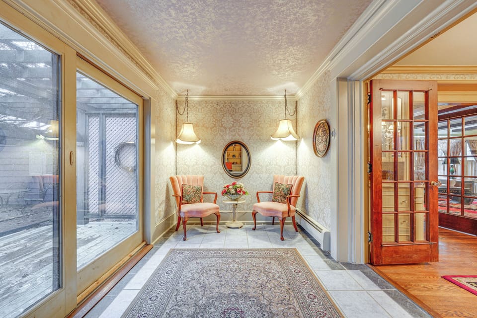 House (5 Bedrooms) | Interior