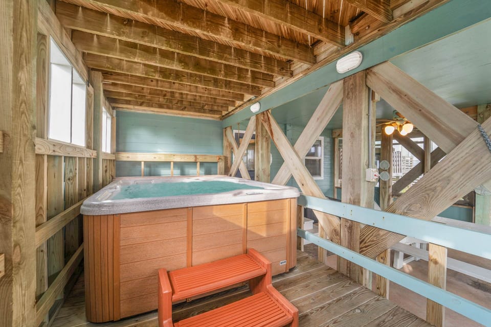 Surf or Sound Realty - 1188 - Look N Sea - Hot Tub