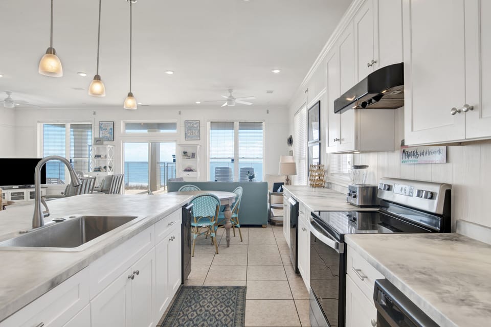 Fully equipped kitchen with large and small appliances