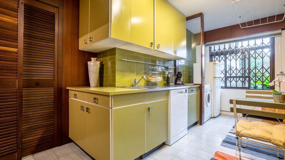 Step into our fully equipped kitchen, adorned in refreshing green tones. A vibrant and functional space for your culinary adventures. #GreenKitchen #CulinaryHaven