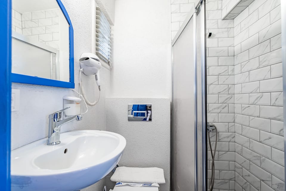 Standard Double Room, 1 Bedroom | Bathroom | Shower, slippers, towels