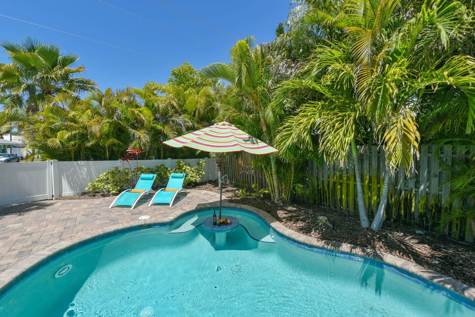 Private pool with sun shelf & swim up table