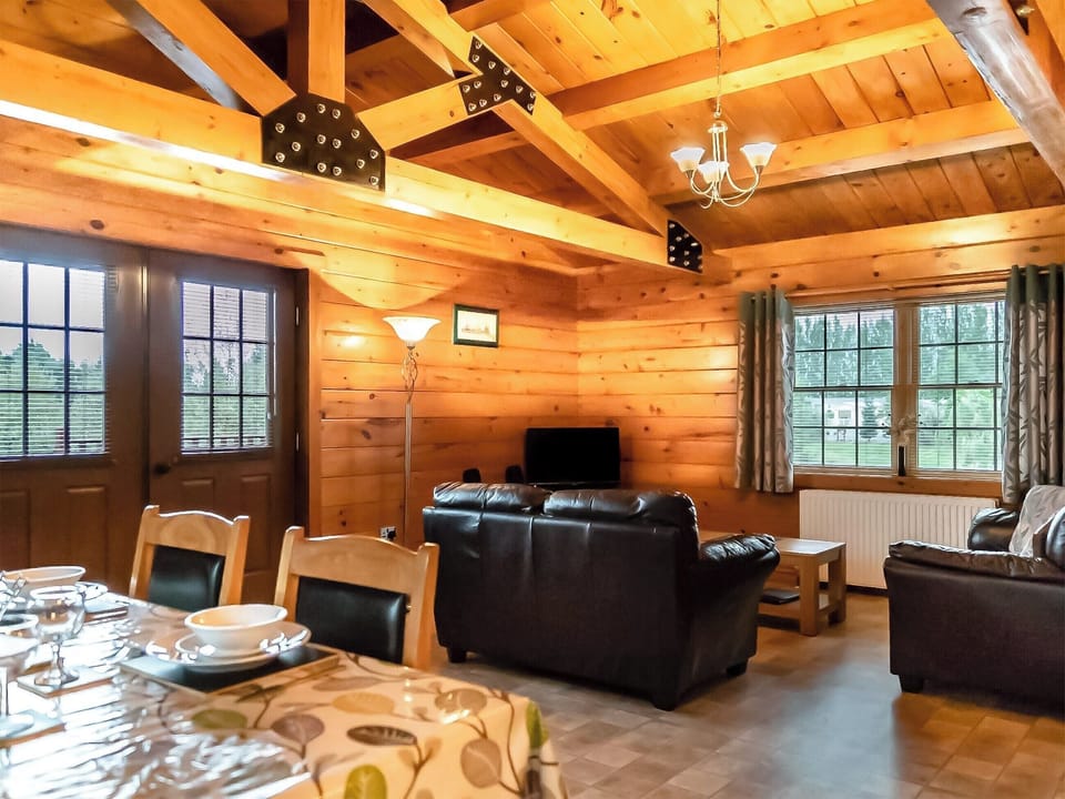 Surrounding area | 4 Lakeview Lodge, Boston